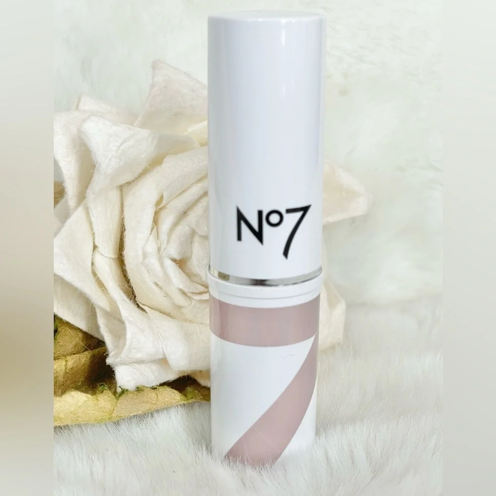 New with tags No7 STAY PERFECT STICK FOUNDATION MEDIUM COVERAGE CREAM. LATTE